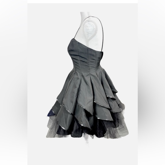 Black Tulle Gothic Swan Ballerina Style Tiered cocktail/formal dress. Size 4 - Picture 4 of 7
